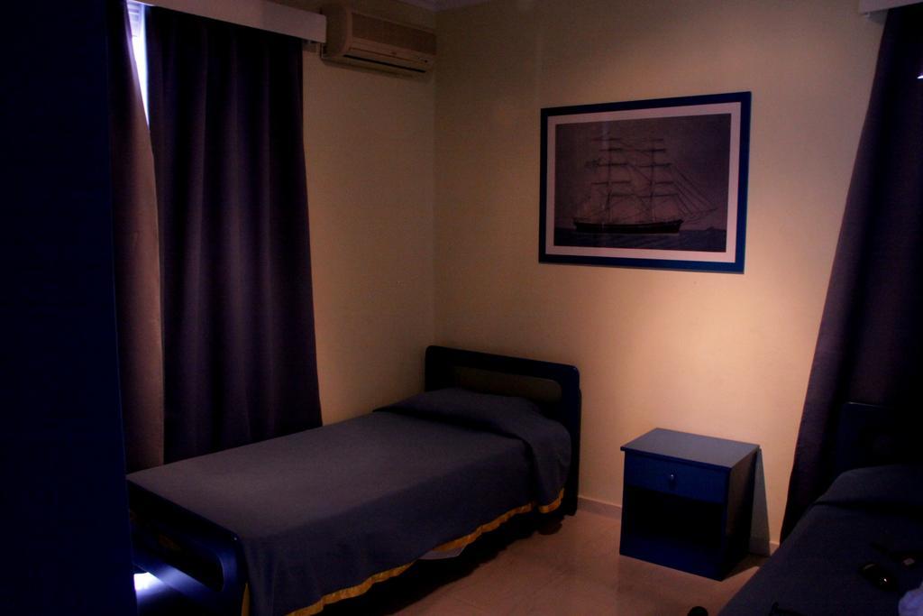 Paphinia Seaview Apartments Пафос Стая снимка