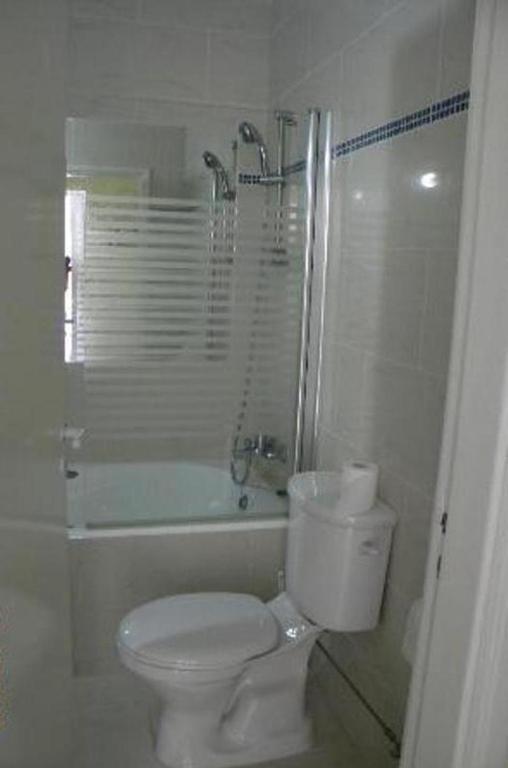 Paphinia Seaview Apartments Пафос Стая снимка
